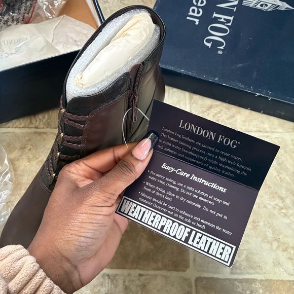 London Fog Leather Waterproof Ankle Boots - Picture 6 of 9